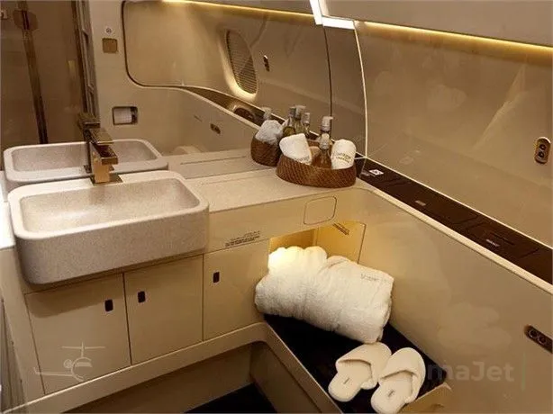 Embraer Lineage 1000